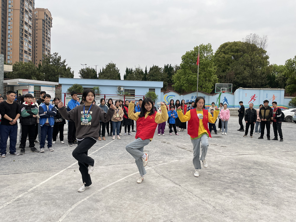 讓愛與溫暖照進(jìn)孩子的心里---衡陽幼高專耒陽學(xué)院走進(jìn)特殊學(xué)校