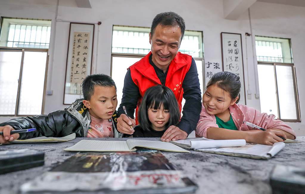 “藝”起成長，伴你同行 ——衡陽幼兒師專志愿者赴衡南縣松江聯(lián)合學(xué)校長嶺校區(qū)開展支教幫扶活動(dòng)